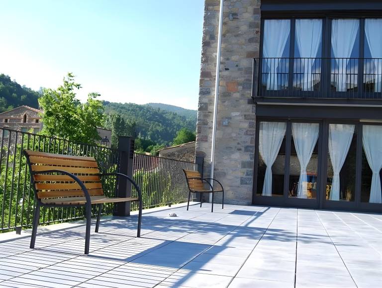 Rental apartment with patio — photo 4