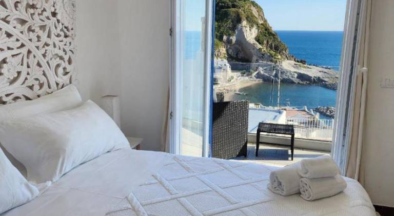 Rental apartment with 2 rooms for 4 persons in Serrara Fontana