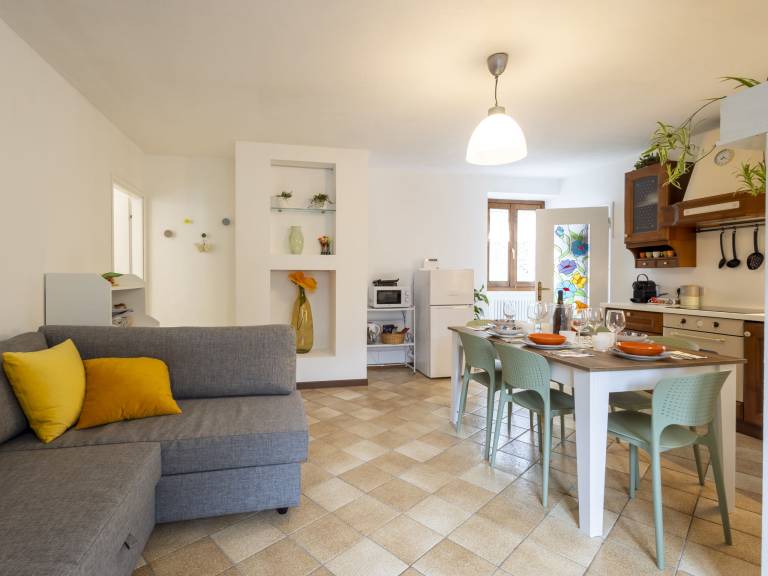 Child-friendly vacation home with yard | Mountain view | Pets are welcome — photo 2