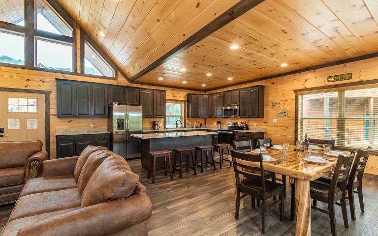 New 3BR Hot Tub Game Room 3 King Suites — photo 3