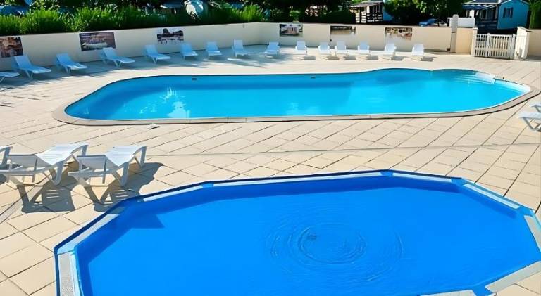 House with pool — photo 3