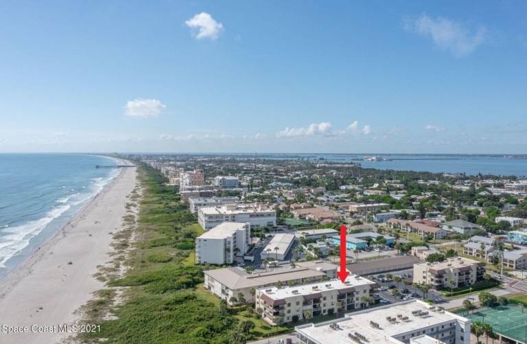 Cape Canaveral Beachfront 2B/2B 30 Seconds to Sand Extended Stays Welcome — photo 2