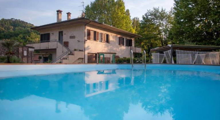 Vacation home with pool — photo 5
