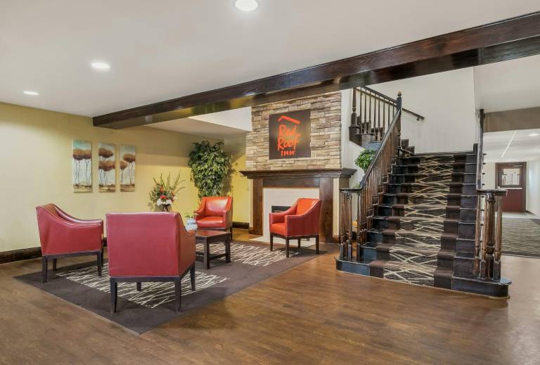 Red Roof Inn & Suites Knoxville East — photo 3
