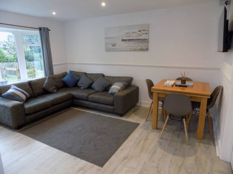 Family-oriented nice house with hot tub & garden | Pet-friendly — photo 2