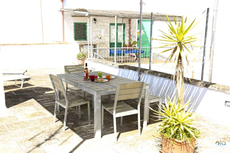 Vacation home with patio, yard & grill | Pets allowed — photo 5