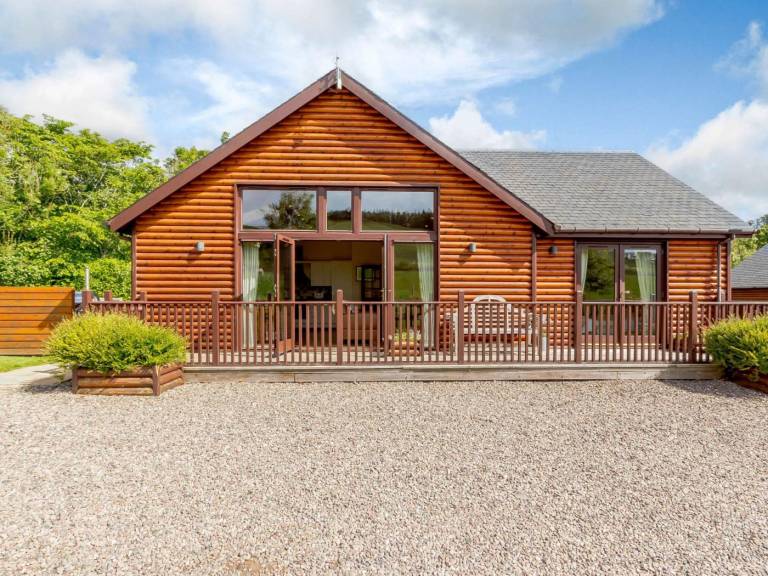 Fully equipped lodge with BBQ & hot tub | Dogs allowed in Perth
