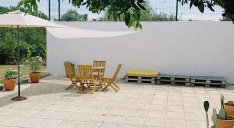 Vacation home with garden, patio & grill — photo 5