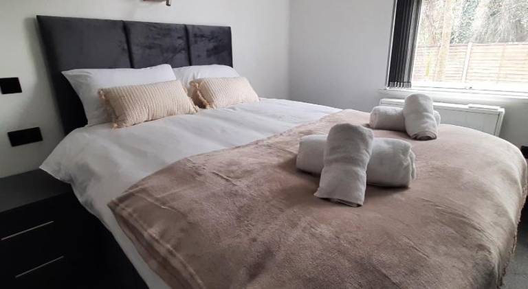 Lovely holiday apartment with garden | Pets allowed in Reading
