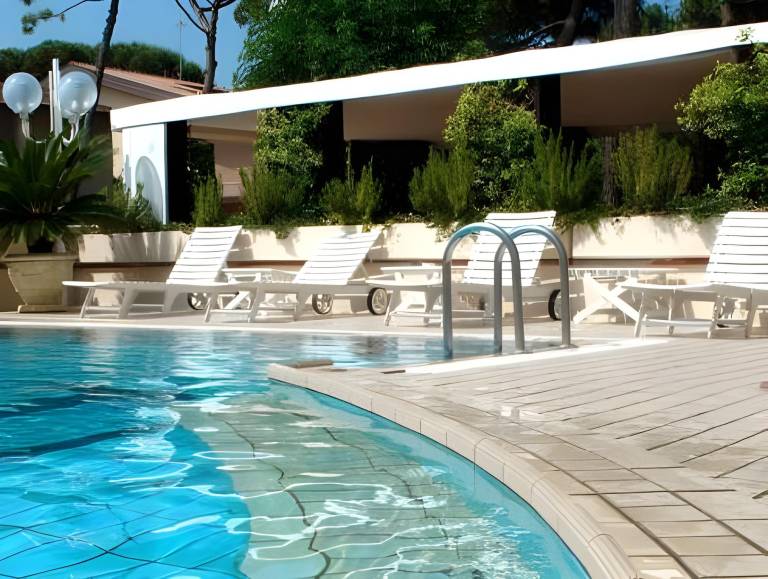 HOTEL TRIONFAL - Fronte Mare - Vicinissimi al Centro in Milano Marittima