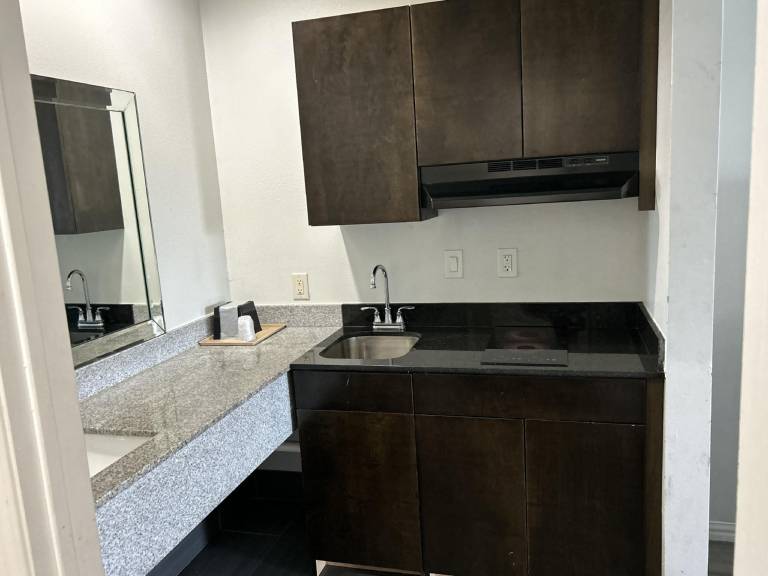 Regency Inn & Suites — photo 4