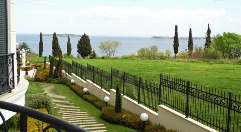 Lovely holiday apartment with terrace, private pool & yard | Beach nearby | Good for workation | Dogs allowed in Sozopol