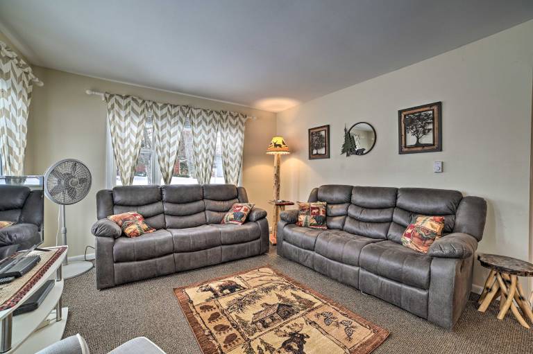 Cozy Houghton Lake Heights Cottage w/ Private Yard — photo 4