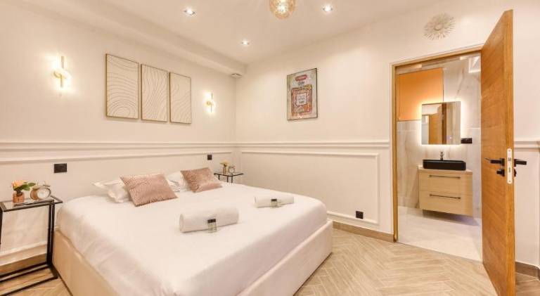 Holiday apartment with 1 room for 4 persons in Creteil