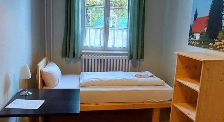 Albgut GmbH - Ubernachten im Kulturdenkmal Altes Lager in der ehemaligen Offiziersunterkunft SO1 — photo 5