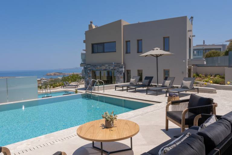Villa with barbecue & private pool — photo 5