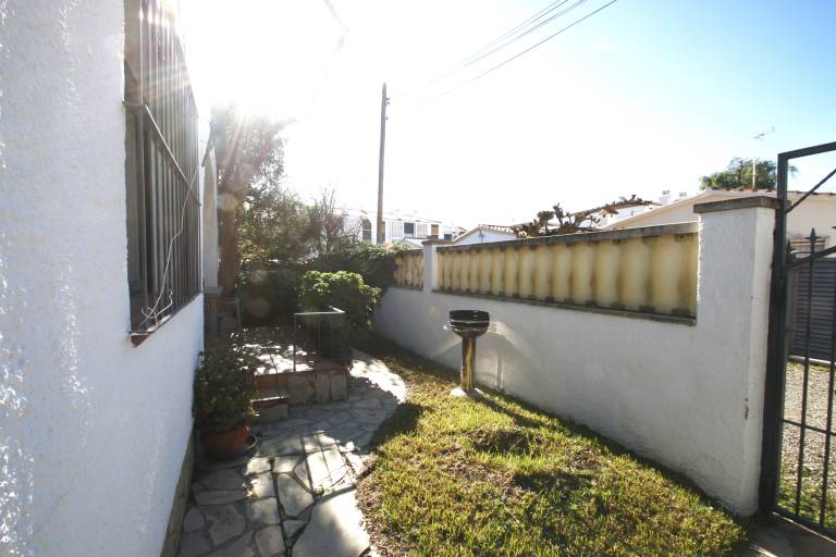 Child-friendly villa with BBQ, patio & garden | Next to the beach | Pets allowed — photo 4