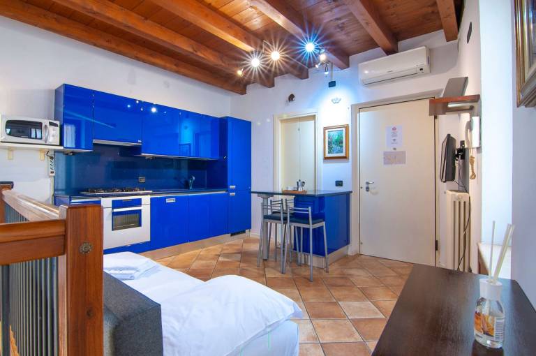 Cozy flat next to the Teatro Romano — photo 3