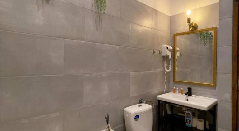 Holiday apartment with jacuzzi | Close to Palace of the Parliament — photo 4