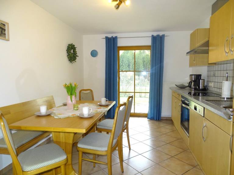 Family-friendly holiday apartment with pool, patio & yard | Garden view | Pet-friendly — photo 4