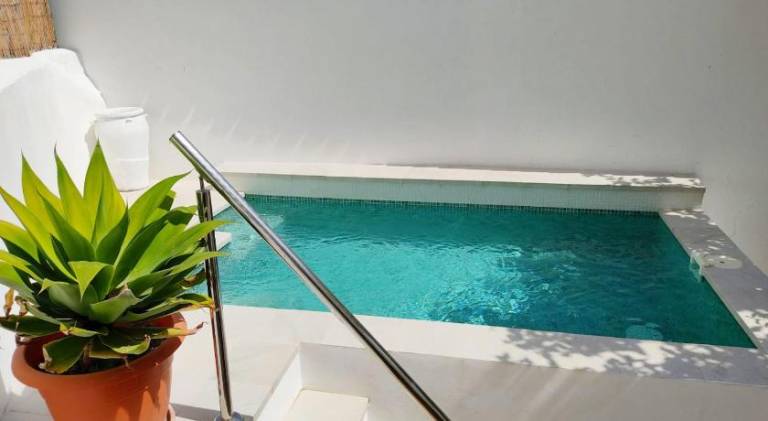 Vacation home with pool — photo 4