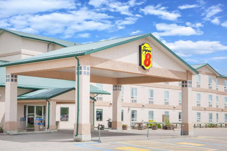 Super 8 By Wyndham Swan River Mb in Swan River, MB