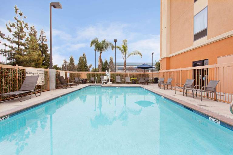 Hampton Inn & Suites Clovis-Airport North — photo 2