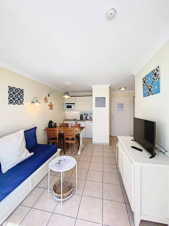 Holiday apartment with private pool & garden — photo 5