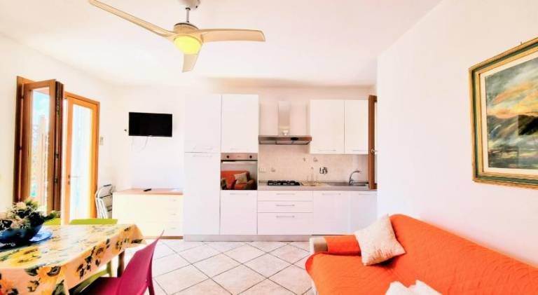 Apartment with patio, garden & grill — photo 5