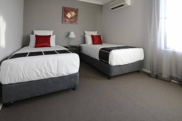 Motel Parkes