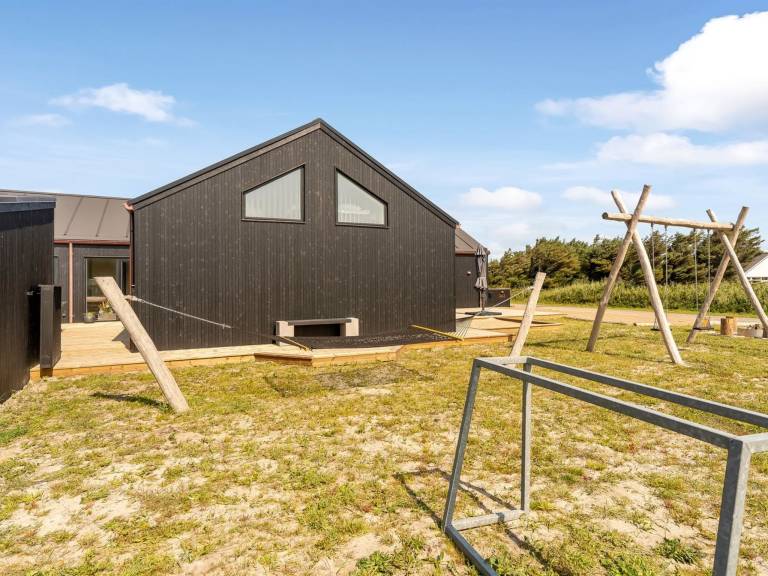 Family-oriented big house with terrace, sauna & private pool | Beach nearby | Pets are welcome — photo 5
