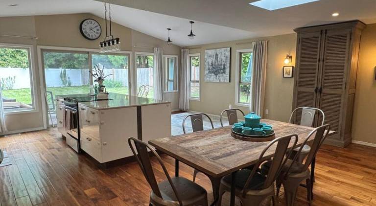 Holiday apartment with 3 rooms for 6 persons in Bothell, WA
