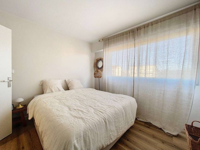 Ideal Beach T2 Cabin with Parking, Pets Allowed — photo 4