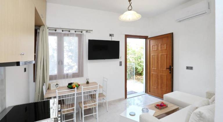 Rental apartment with terrace & yard | Perfect for remote work — photo 2