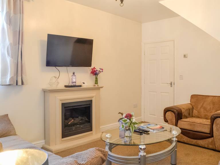 Cottage with barbeque, jacuzzi & garden | River view — photo 2