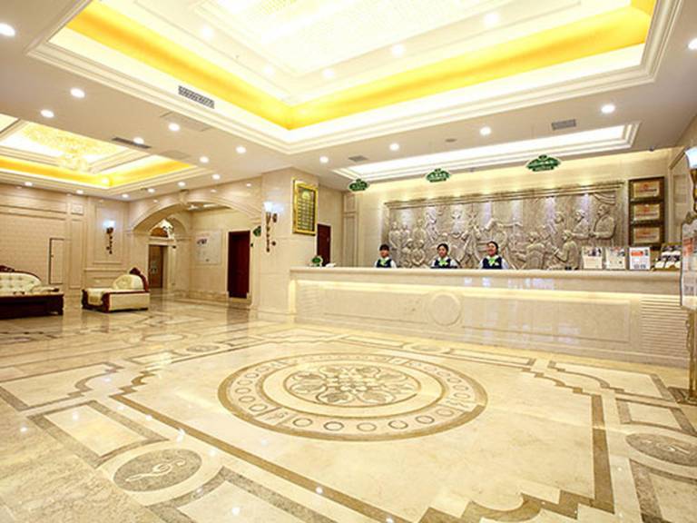 Vienna Hotel Changsha Furong Middle Road Wuyi Square in Changsha