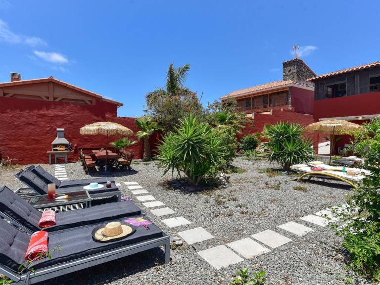 House with terrace, private pool & BBQ — photo 3