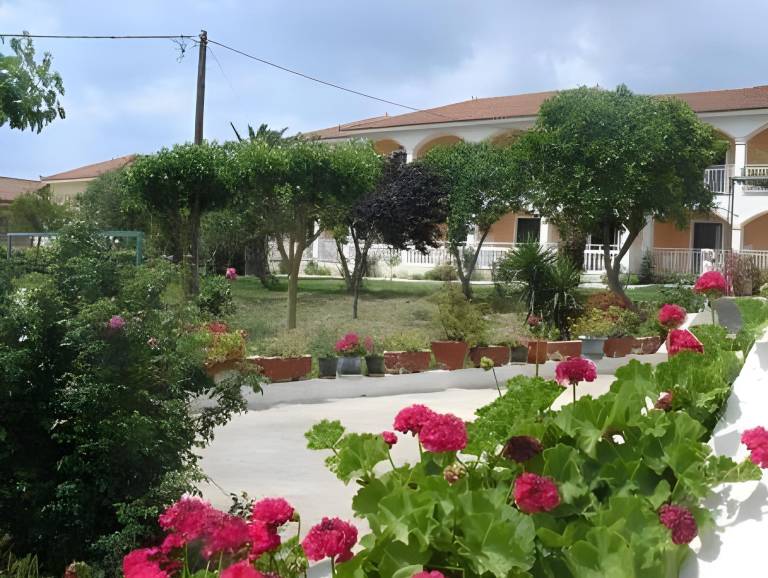 Beautiful rental apartment with garden & patio | Dogs allowed in Zakynthos