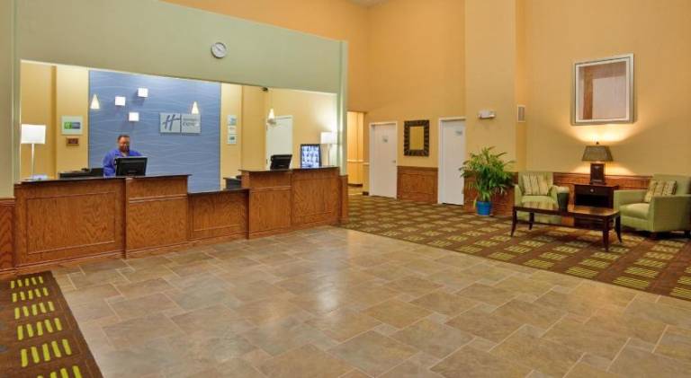 Holiday Inn Express Hotel & Suites Kansas City Sports Complex By IHG — photo 5