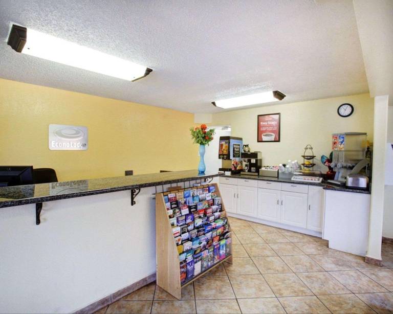 Econo Lodge San Marcos University Area — photo 4