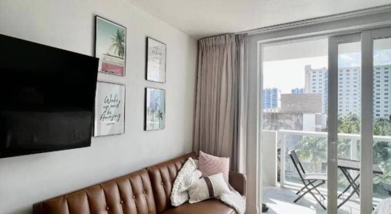 Serviced apartment with terrace, jacuzzi & private pool — photo 2