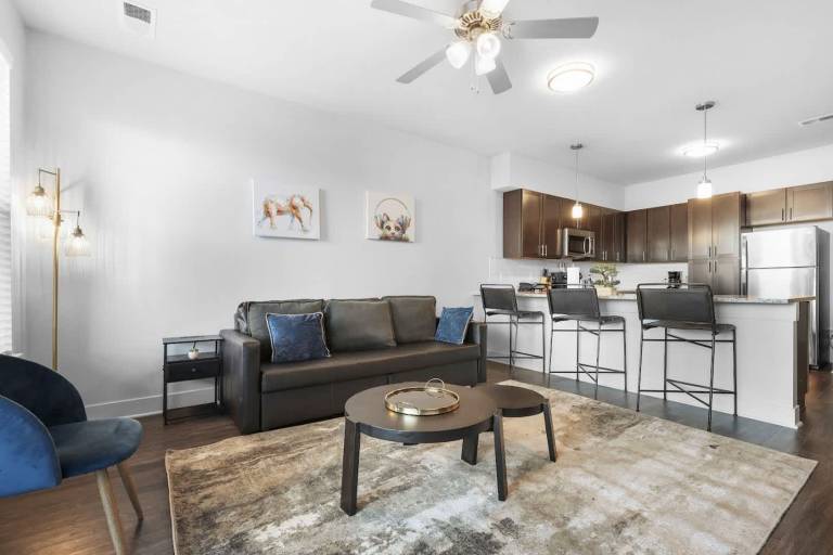 CozySuites Modern 2BR Nora Indianapolis 11