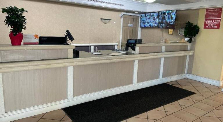 Econo Lodge Kalamazoo near Wings Stadium — photo 2