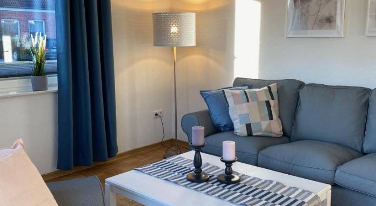 Rental apartment with terrace, yard & grill in Esens