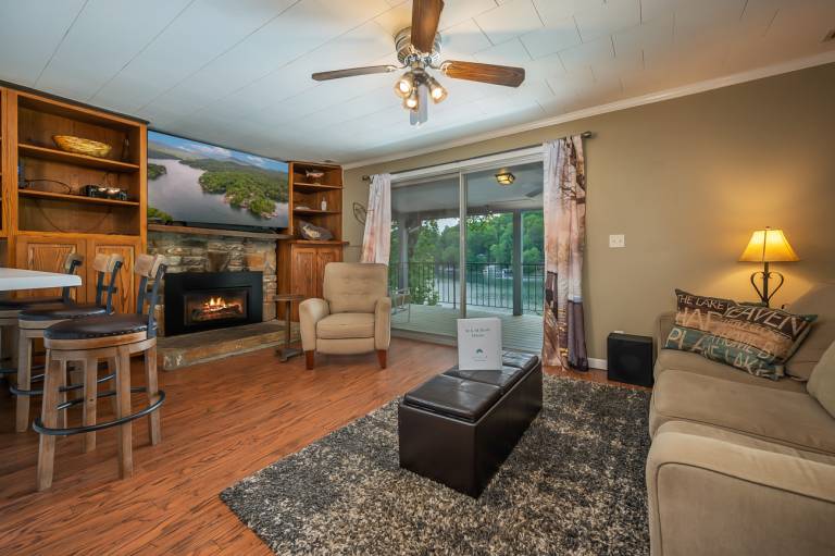 M & M Rockhouse Pet-Friendly Lake Cottage on Lake Lure with Private Lake Access and Fire Pit — photo 3