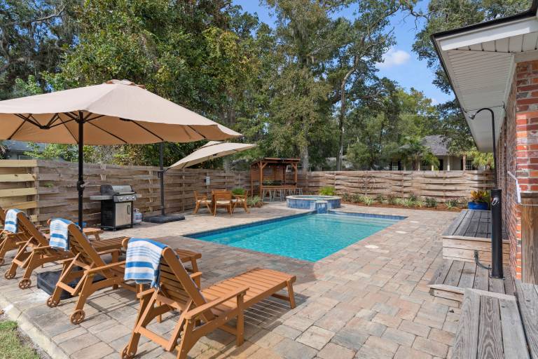 Relax-N-Sea - 524 Bartow Street in St. Simons Island, GA