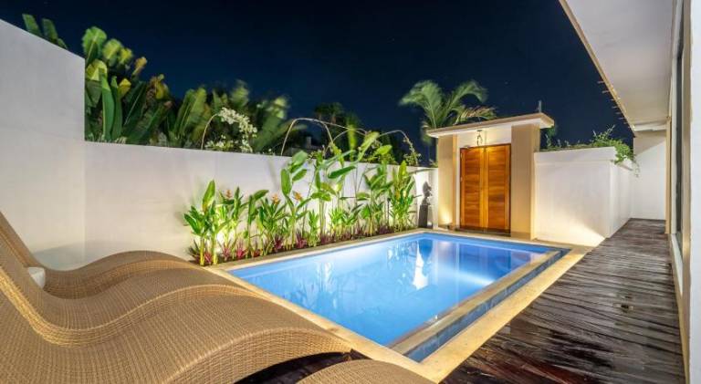 Villa with pool — photo 2
