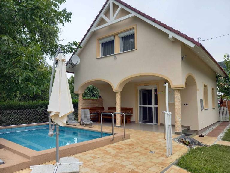 Nice house with BBQ, yard & patio | Pets allowed — photo 4
