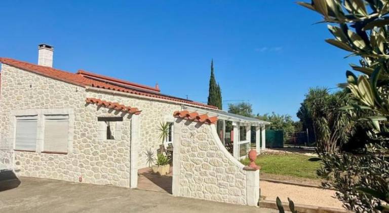 Villa with 5 rooms for 12 persons — photo 4