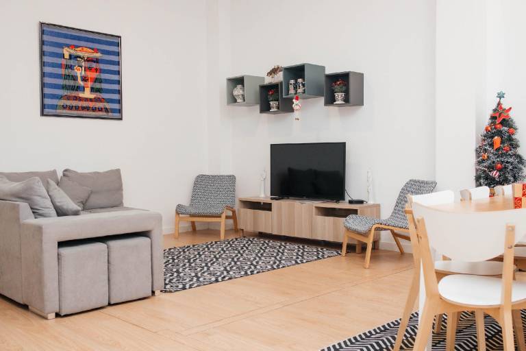 Apartment with 4 rooms for 10 persons in Porto